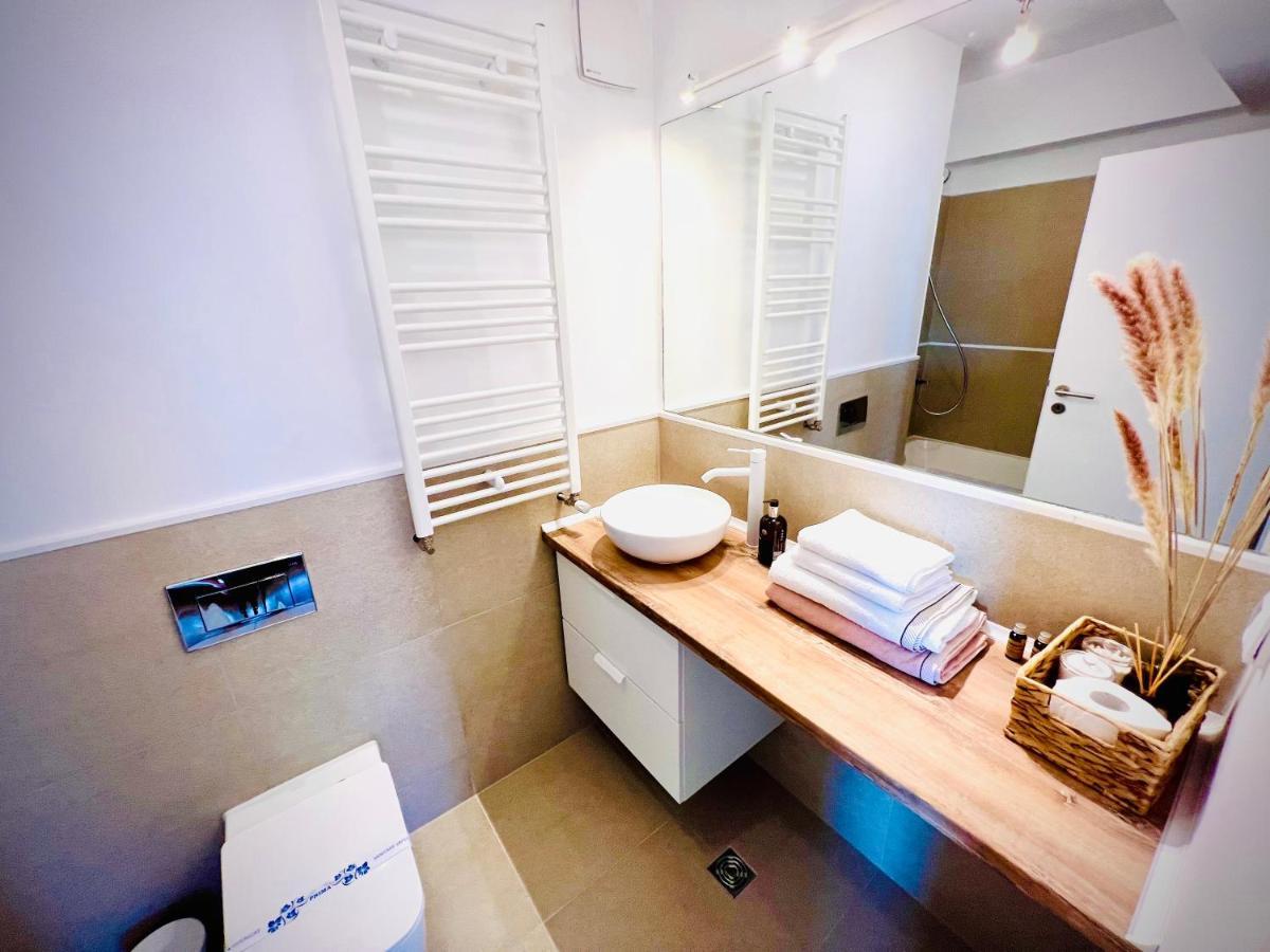 Exquisite - Two Bedroom Apartment Bucharest Luaran gambar