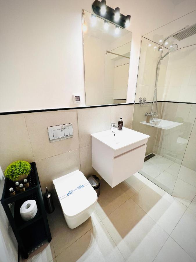 Exquisite - Two Bedroom Apartment Bucharest Luaran gambar