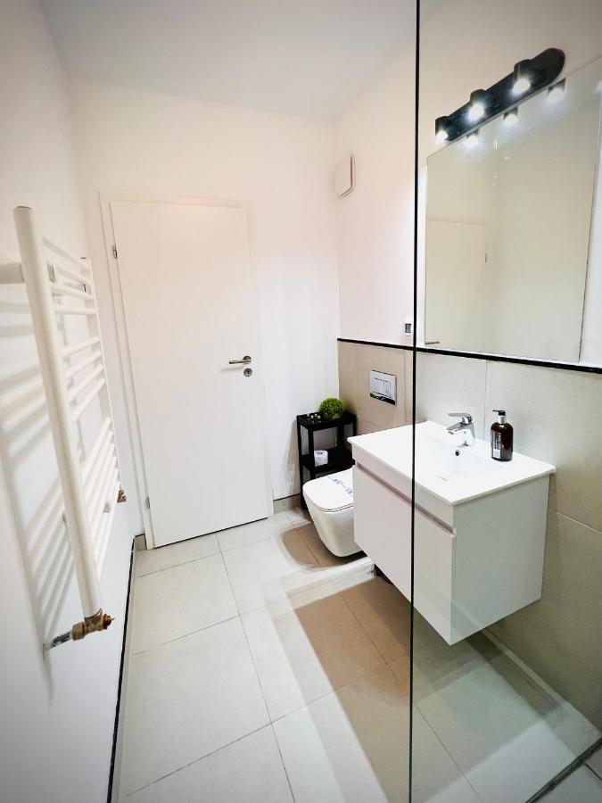 Exquisite - Two Bedroom Apartment Bucharest Luaran gambar